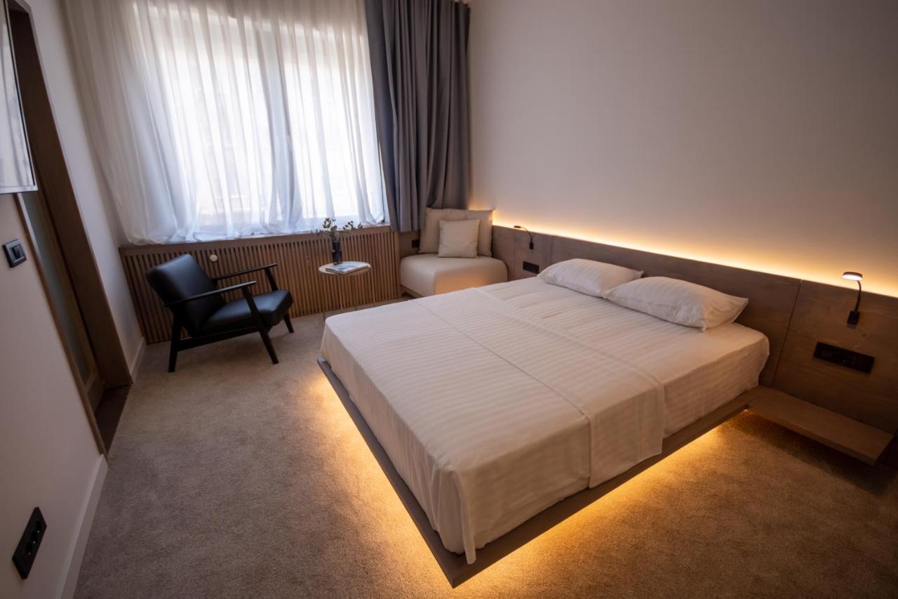 Bloom Suites Pristina Exterior foto