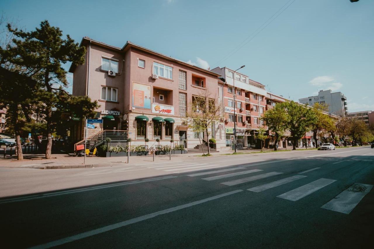 Bloom Suites Pristina Exterior foto